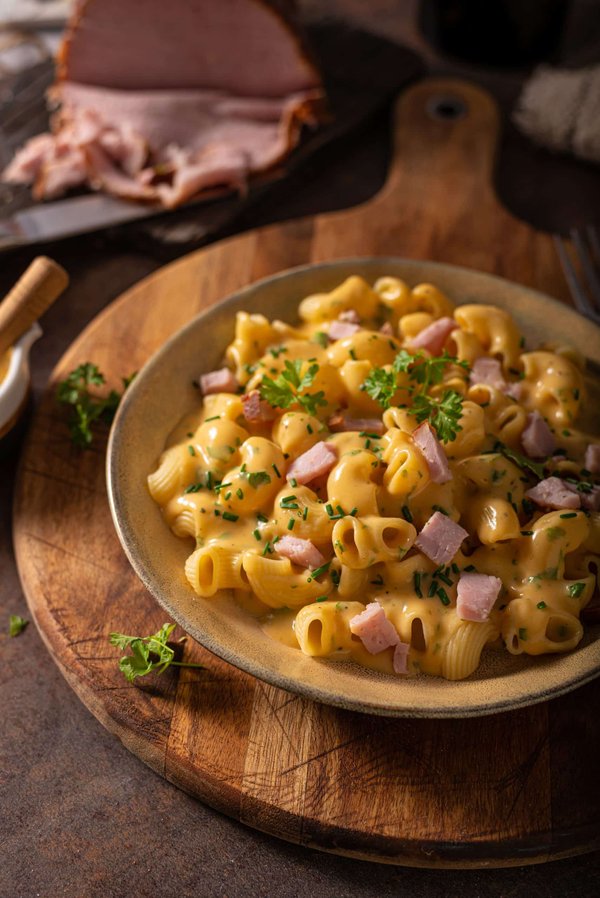 How to Perfect a Creamy Lobster Mac and Cheese with Aged Gouda?