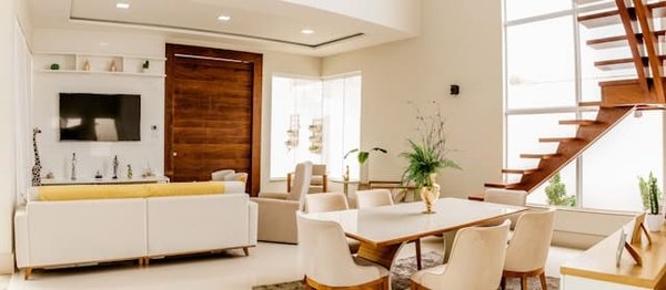 How to Utilize Vertical Space for Storage in a Studio Apartment with High Ceilings?